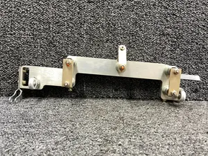 10653-005, 10517-002 Cirrus Control Yoke Bearing Mount RH w Rollers & Bracket
